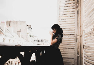 Dainty Meadows Visits Paris